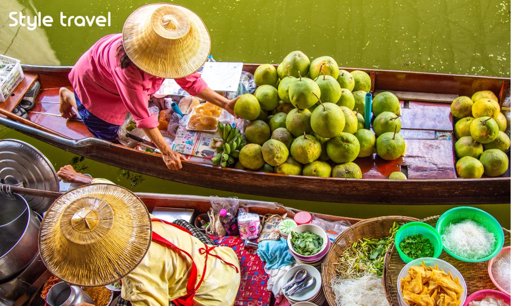 Vendors selling fruit from boats at Damnoen Saduak Floating Market