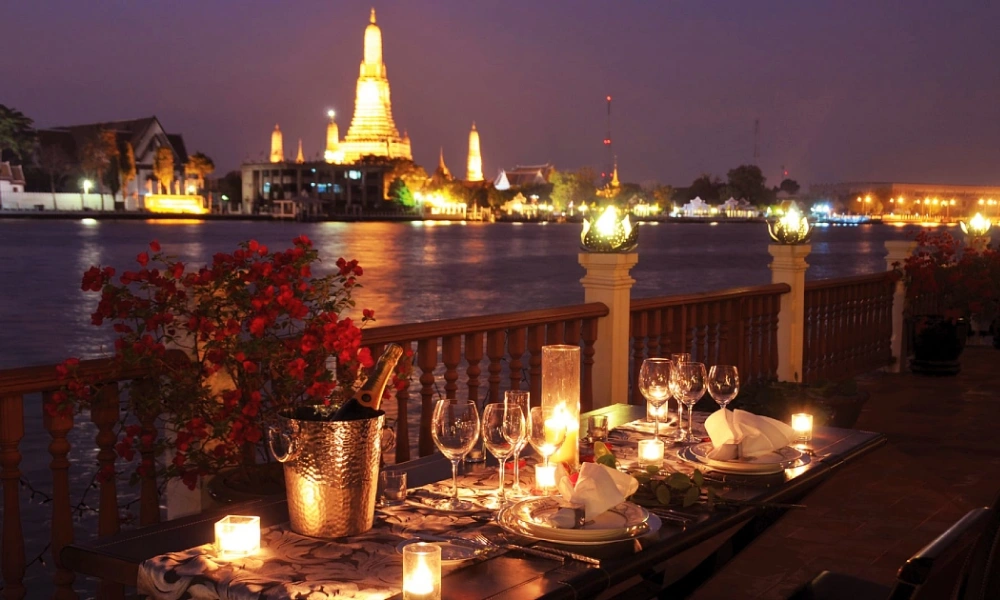 Asiatique The Riverfront for riverside dining