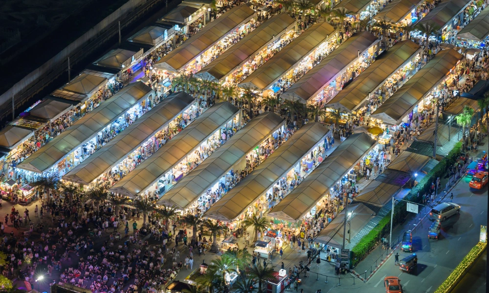 Jodd Fairs Ratchada night market in Bangkok