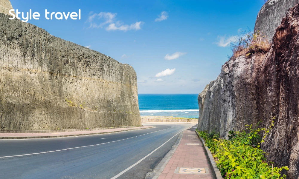 The 8 Best Uluwatu Beaches in Bali to Visit