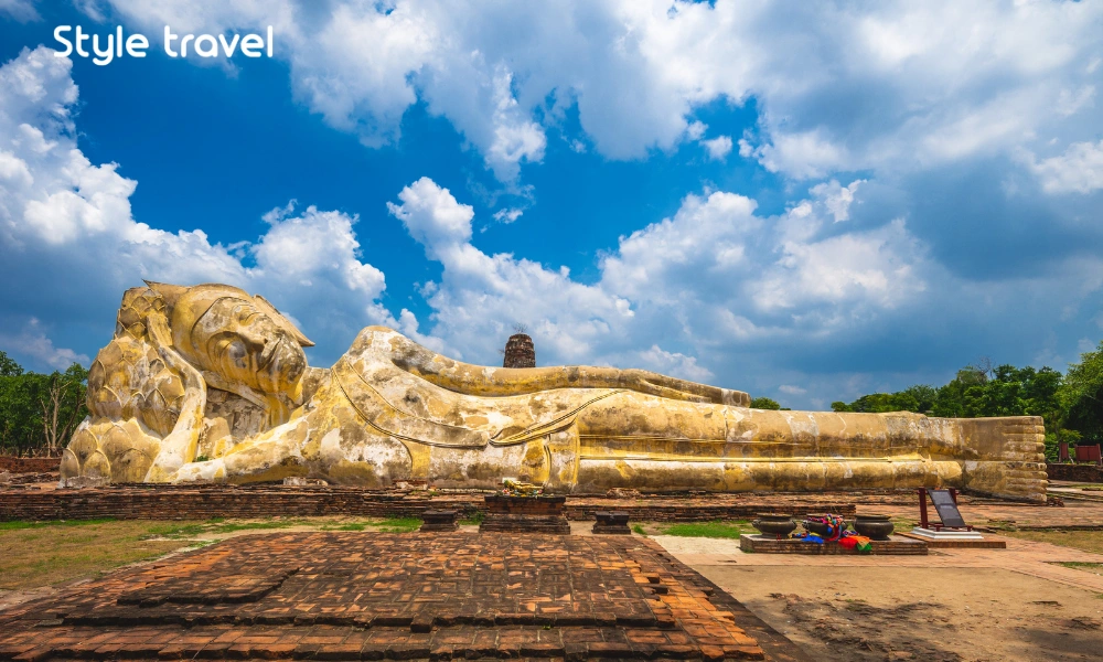 Phra Noon (Reclining Buddha) at Wat Lokayasutharam, Ayutthaya, Thailand