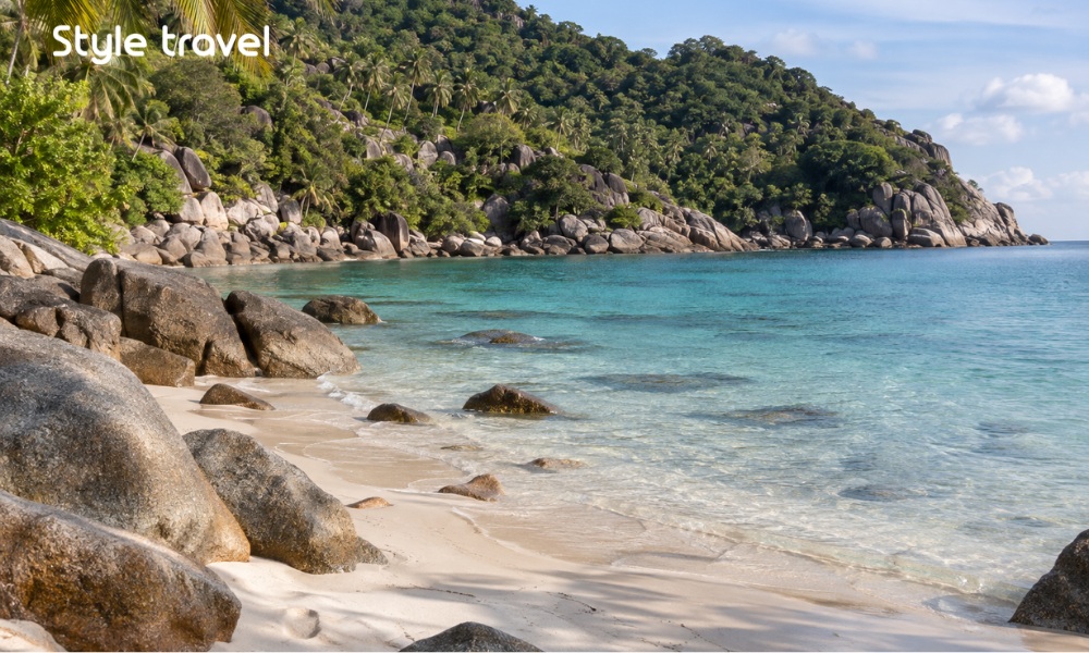 Quiet bay and beachfront accommodation on Koh Tao Island