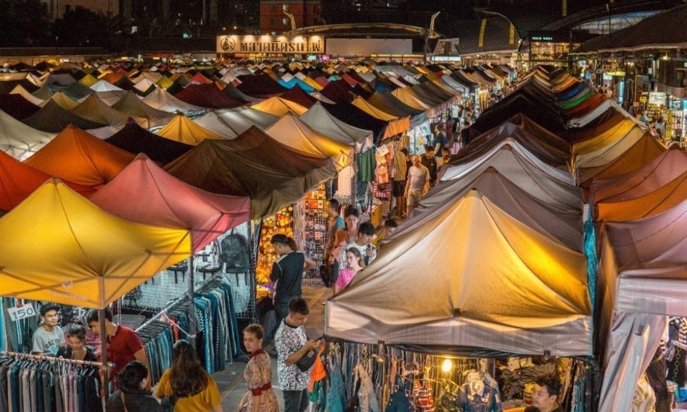 Talad Rot Fai Srinakarin night market